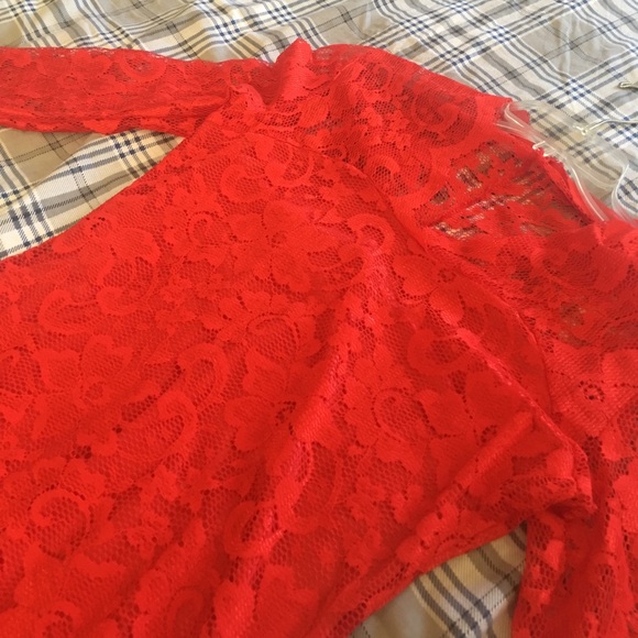 Lace dress - Picture 3 of 3